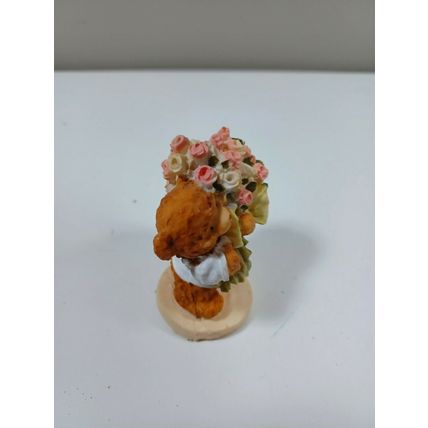 2 1/2 inch resin bear holding bunch of roses