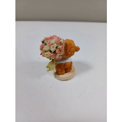 2 1/2 inch resin bear holding bunch of roses