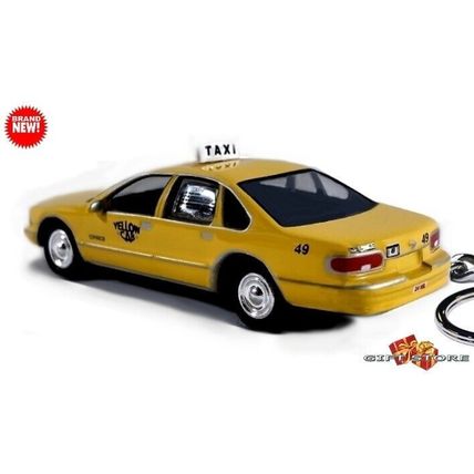 RARE KEYCHAIN TAXI CAB YELLOW CHEVY CAPRICE NEW YORK SOUVENIR GREAT GIFT