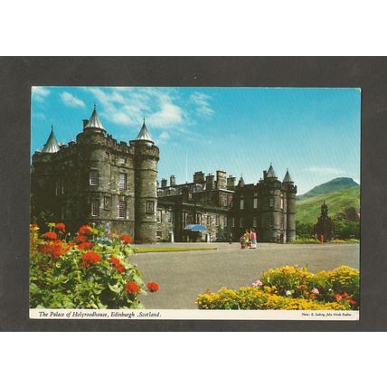 Postcard Scotland Edinburgh Holyroodhouse Palace John Hinde 2SC23