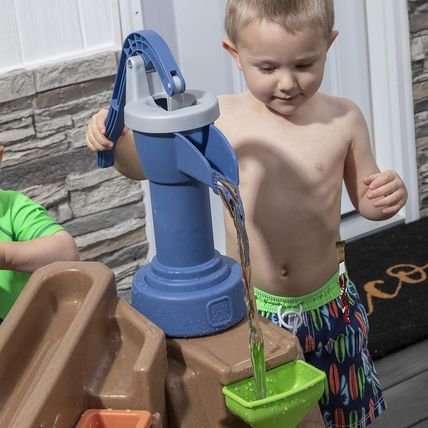 Step 2 Pump & Splash Discovery Pond Water Table, Kids Water Sensory Activity Poo
