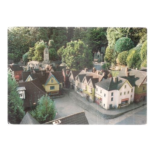 BEKONSCOT MODEL VILLAGE, BEACONSFIELD, BUCKINGHAMSHIRE unused vintage postcard =