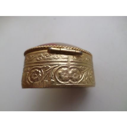 Gold Coloured Metal - Trinket/Pill Box - Onyx (?) on Lid