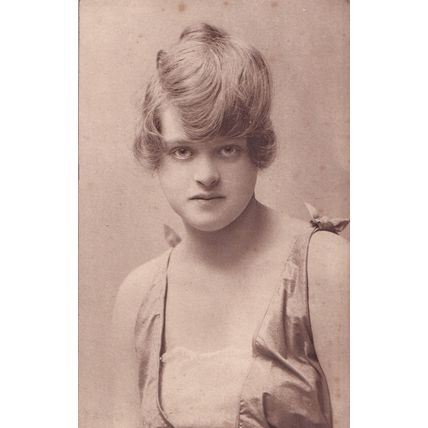 Vandyck Postcard Young Actress from Grumpy by H Hodges Liverpool Playhouse