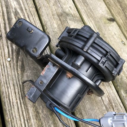 OEM Volvo Pierburg Smog Air Pump 850 850R 96 97 1996 1997 1270558