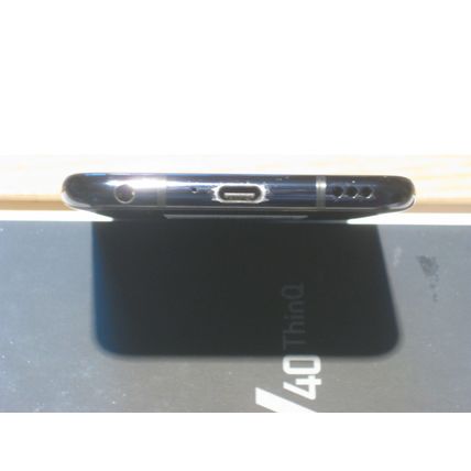 8.9/10 Unlocked Black AT&T 64gb Lg V40 DEAL!!