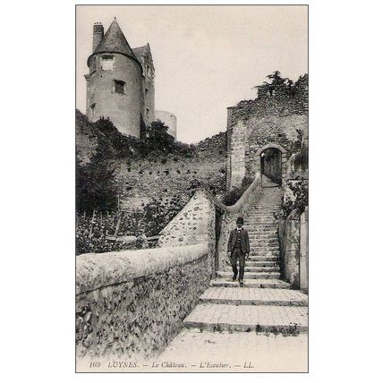 37 - LUYNES - le château - l'escalier