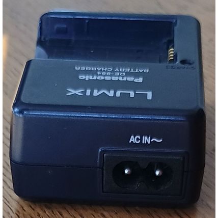 Genuine Panasonic Lumix Battery Charger DE-994A