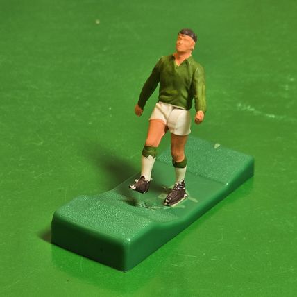 Subbuteo Rugby LIVE ACTION FULLBACK - KICKER IRELAND R4