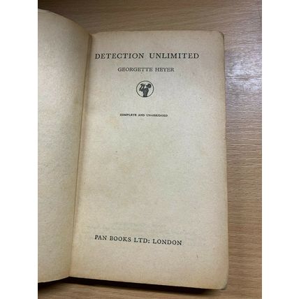1956 GEORGETTE HEYER "DETECTION UNLIMITED" FICTION PAPERBACK BOOK (P2)