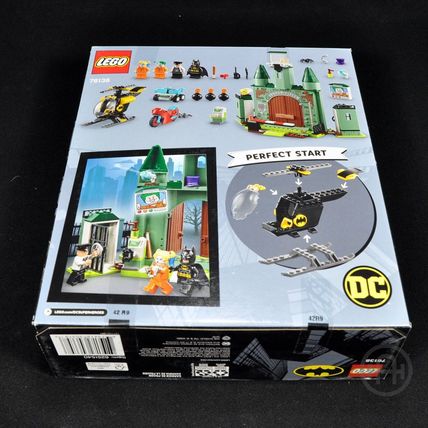 LEGO - Sealed Set – DC Superheroes – 76138 – Batman and the Joker Escape