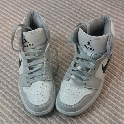Grey & white trainers unisex size UK 6.5