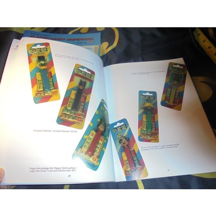 PEZ COLLECTOR'S PRICE GUIDE MAGAZINES LOT! $25.00 Shipped! These are both in NM