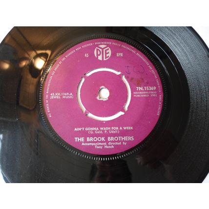 7"1961. THE BROOK BROTHERS .AIN'T GONNA WASH FOR A WEEK.PYE 7N 15369.EXCELLENT
