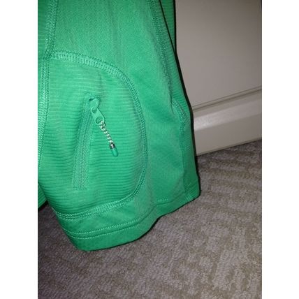 KIRKLAND SIGNATURE Women's Green V-neck Athletic Workout Active-Wear Top Size:M