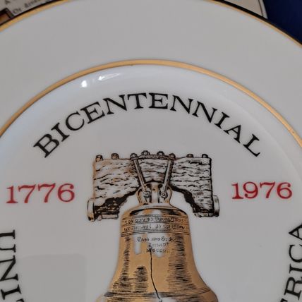 BICENTENNIAL Collectors PLATE 1776-1976 Liberty Bell In God We Trust USA Gold Tr