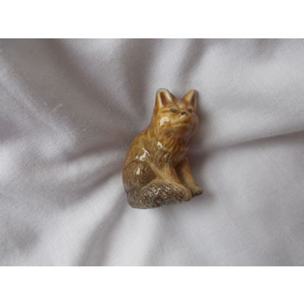 WADE WHIMSIE /WOLF SITTING (19/11) # # #