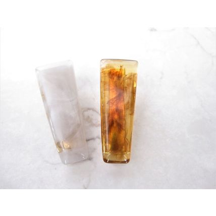 1 1/2 inch smaller white or amber brown alligator hair clip for fine thin hair.