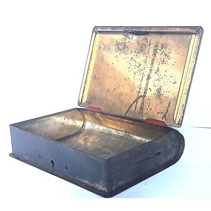 1960 VINTAGE TIN MONEY BOX - TREASURE ISLAND - TIN MONEY BOX - 14 x 10 cm