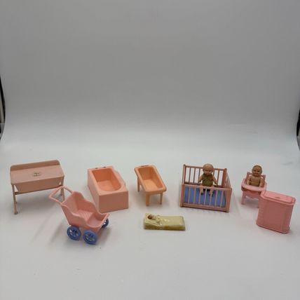 Vintage Renwall 1946 Dollhouse Furniture Plastic Dolls Lot 10 Pieces