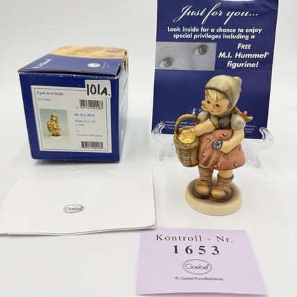 Hummel Goebel Do I Dare? #2248 Girl W/Basket Figurine Porcelain Germany Boxed