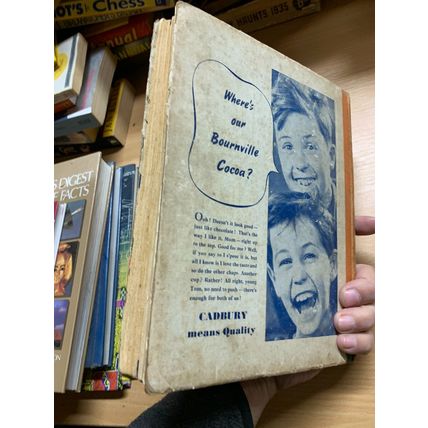 1945 "KNOCKOUT FUN BOOK 1946" ILLUSTRATED ANNUAL HARDBACK BOOK (P4)