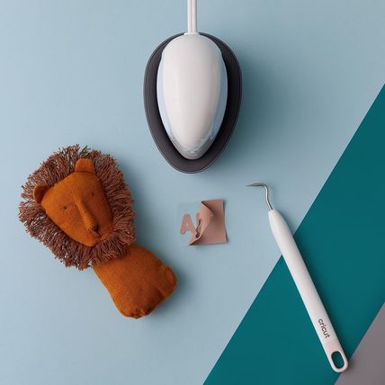 Cricut Easypress Mini for Heat-Pressing Small Objects like Shoes, Stuffed Animal