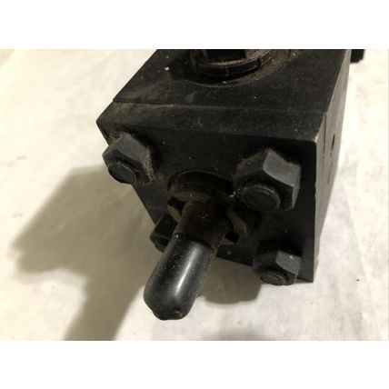 NEW HYDRAULIC VALVE PARKER 01.50 CFP2HLT14AC 2.000 CYLINDER,FF