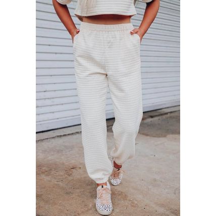 White Lattice Textured Cropped Tee and Jogger Pants Set