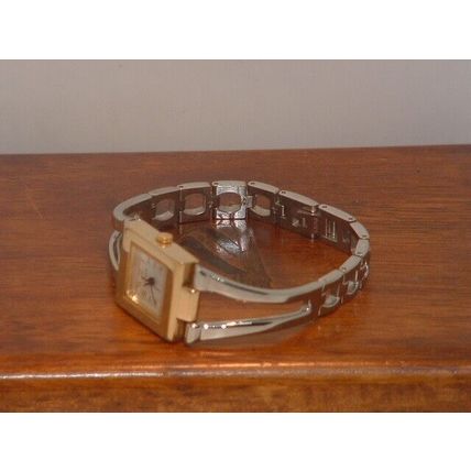 Pre-Owned Women’s Guess Bracelet Analog Fashion Watch