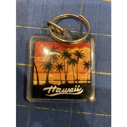 Very colorful vintage Hawaii keychain Red Orange Sunset Sunrise B7