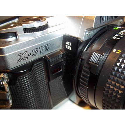 MINOLTA X-370 35mm Film SLR Camera with 50mm Minolta Lens w/3 rolls film*