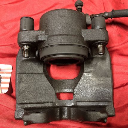 Land Rover LR015386 LR2 Right Front Brake Caliper + LR135810 Hose OEM