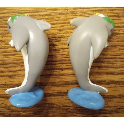 4 McDonald's Sea World PVC Fast Food toys: 2 Shamu Whales & 2 Dolly Dolphins