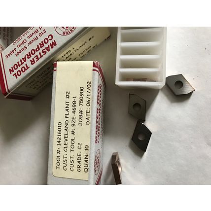 LOT 50 MASTER TOOL 14216010 CARBIDE CUTTING INSERT 9ZE-4698-1 GRADE C2 751000,AH