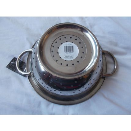 COLANDER NEW STILL HAS LABEL STAINLESS STEEL (08/01)