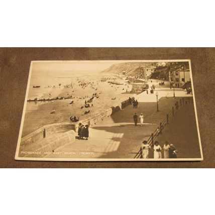 Daily News postcard- Promenade & East beach - Cromer, Norfolk