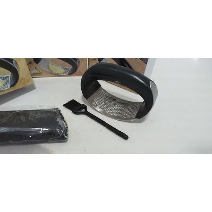 garlic crusher ambidextrous elderly arthritis disabled disability press mincer