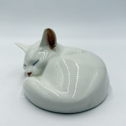 Royal Copenhagen Porcelain CAT SLEEPING Figurine #422 Denmark Cracked Porcelain