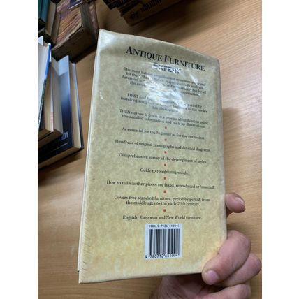 1991 1ST EDITION "ANTIQUE FURNITURE EXPERT" ILLUSTRATED HARDBACK BOOK (P5)