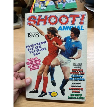 1977 "SHOOT ANNUAL 1978" KEEGAN GERD MULLER FOOTBALL SOCCER HB BOOK (P4)