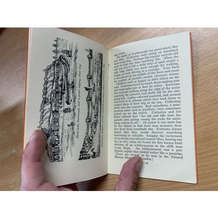 RARE* 1962 1ST ED FRANCES ARMYTAGE A TRIP TO A WATERING PLACE TINY PB BOOK (LL)