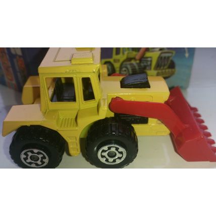 Matchbox No29 Tractor Shovel - VNMIB black trim
