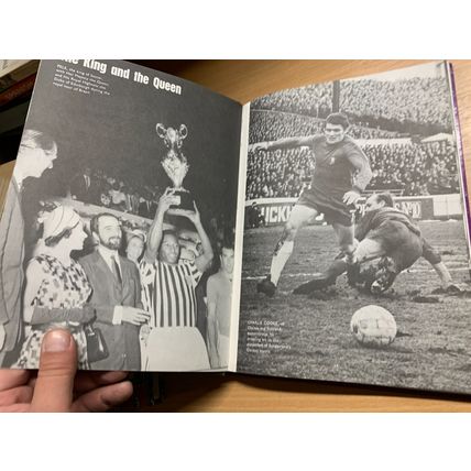 1969 "FOOTBALL STAR PARADE 1969-1970" RON YEATS UK FOOTBALL HARDBACK BOOK (P4)