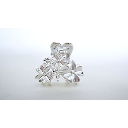 Small mini light silver metal daisy flower hair claw clip