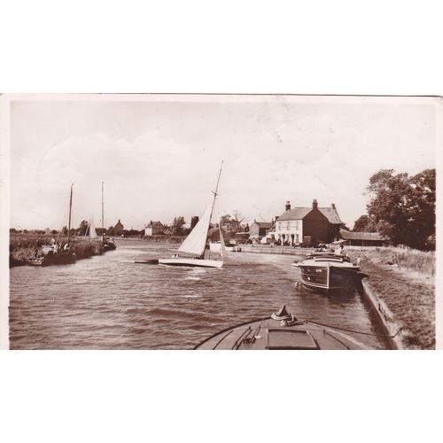 Stokesby Ferry Norfolk Postcard (NFK76333)