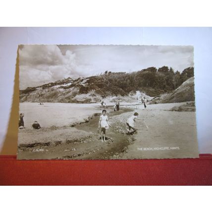 THE BEACH, HIGHCLIFFE, HAMPSHIRE used vintage postcard RP 1962 pm =