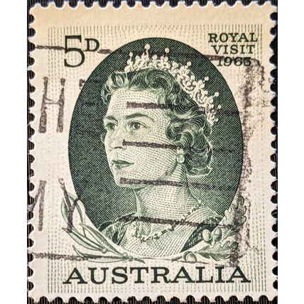 STAMP AUSTRALIA SG354 1963 5d Queen Elizabeth II Used