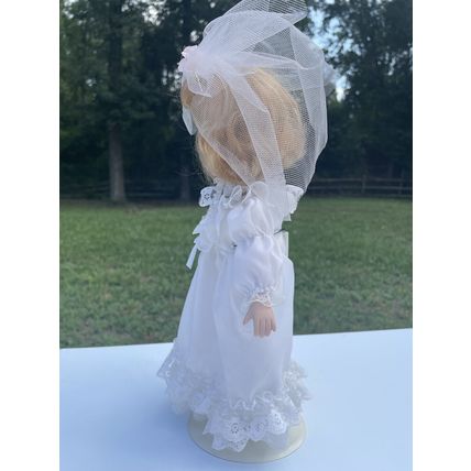 VTG Angelic & Beautiful Porcelain Wedding Bride Doll-Lace Dress W/Pearl Necklace