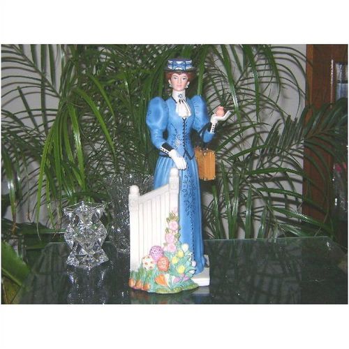 AVON Mrs. Albee 2009 Award Porcelain Figurine New In Box!